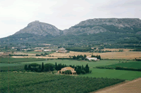 Costa Brava - BN901595 in Estartit, Catalonia. This nice holiday home is located in a beautiful rural area just 2 km from L'Estartit, 4000 meters from the sandy beach, 1000 meters from a supermarket, 9 km from Emporda Golf golf course, 20 km from the Flaçà train station and 40 km from Girona airport. L’Estartit is a small town and seaside resort situated in the Spanish region of Catalonia, on the northern end of the Costa Brava. It's position, between the mountains and the plain of the River Ter, gives it the dual advantage of 15 kilometres of beautiful rocky coastline together with one of the longest sandy beaches on the Costa Brava. The geographical position and climate of this area of the Costa Brava make L’Estartit a privileged and ideal place to enjoy a pleasant holiday any time of the year. Costa Brava - BN901595 in Estartit, Catalonia